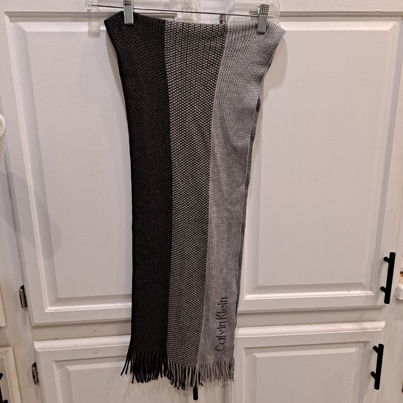 Calvin Klein Two Tone Black and Gray Ultra Soft Acrylic Knit Scarf With Fringe - Picture 6 of 6